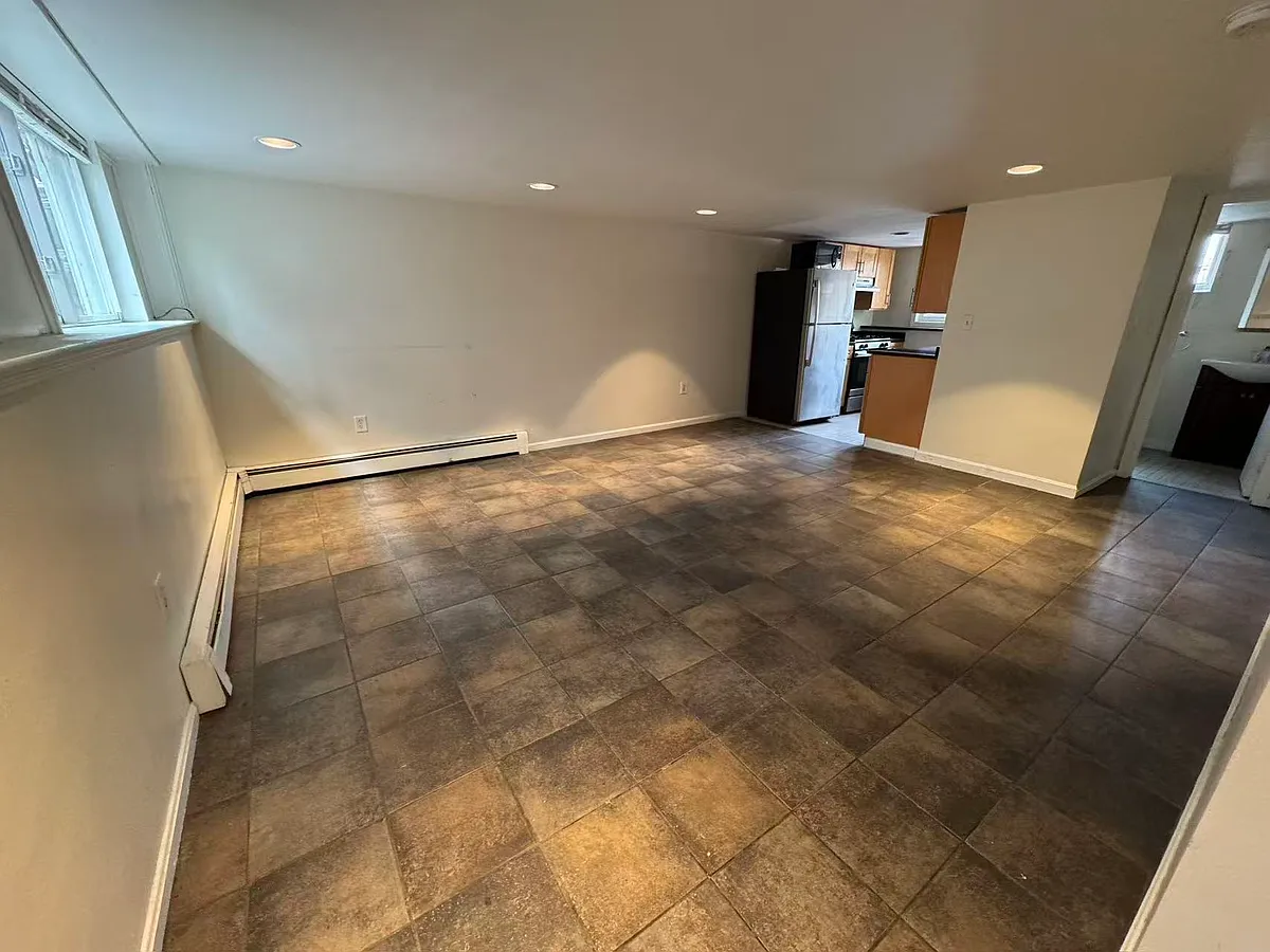 Building Photo - 2 Hingham St #4B