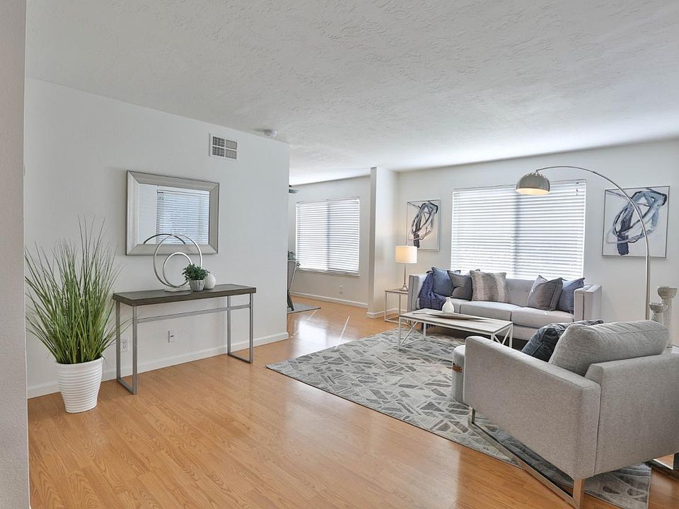 1st image of 444 Colony Crest Dr
