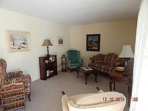 3rd image of 30 Woodglen Dr