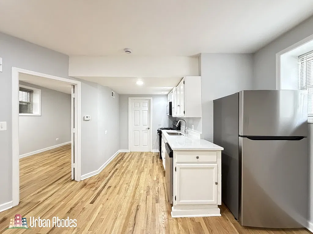 959 N Wolcott Ave — Photo 4