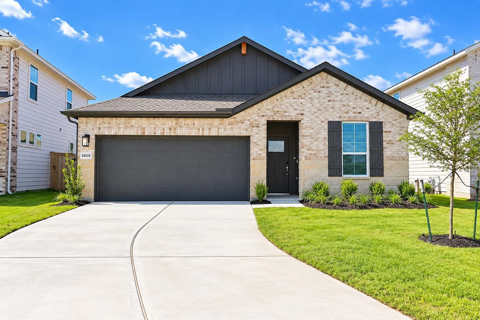 3 bed, 2.0 bath, 1857 sqft, $2,100 — Photo 2