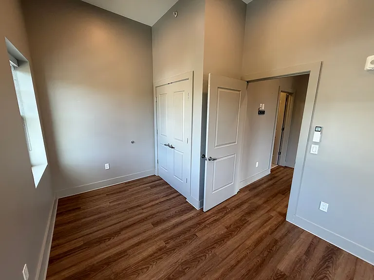 530 Broadway Apartments — Photo 22