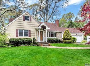 2 Holst Dr, Huntington, NY 11743