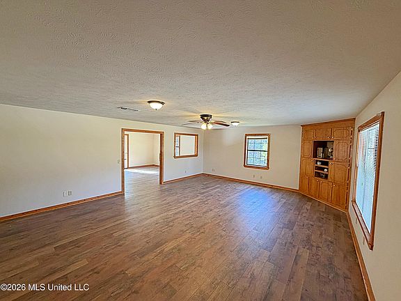 5th image of 2333 Comans Rd