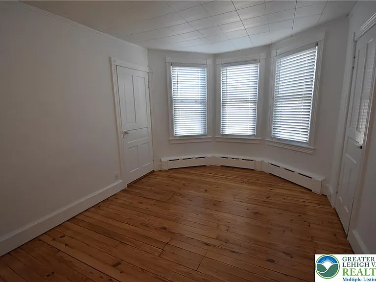 204 N 9th St — Photo 25