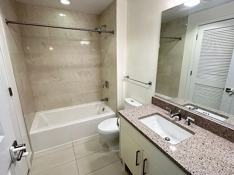7171 Woodmont Ave #606 — Photo 10