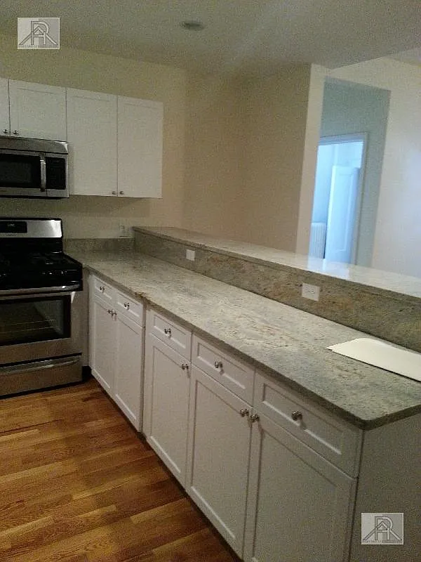 3 bed, 1.0 bath, $4,550 — Photo 4