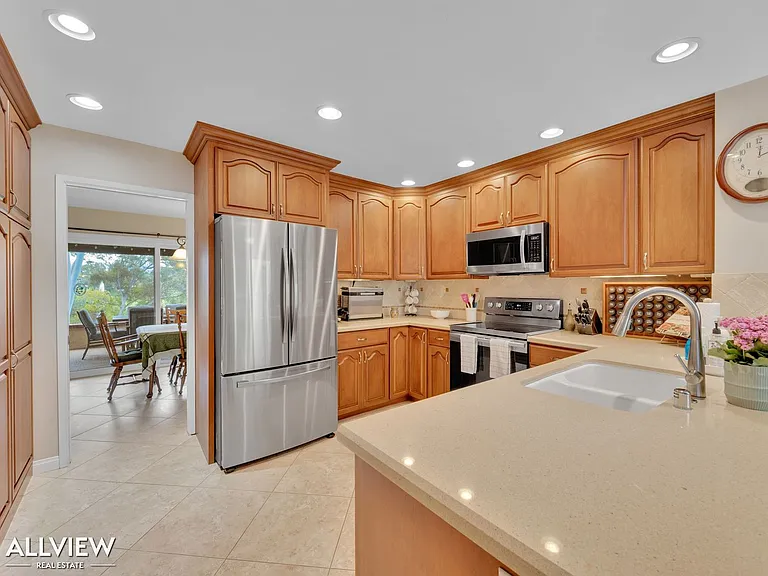 17547 Devereux Rd — Photo 34
