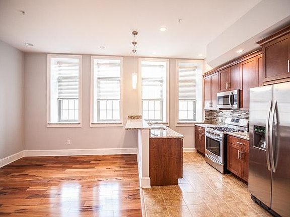 2nd image of 615 S 6th St APT 303