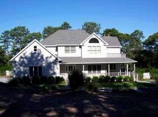 2 Duckwood Ct, Hampton Bays, NY 11946