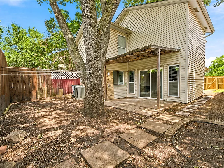 4913 Burlingame Dr — Photo 2