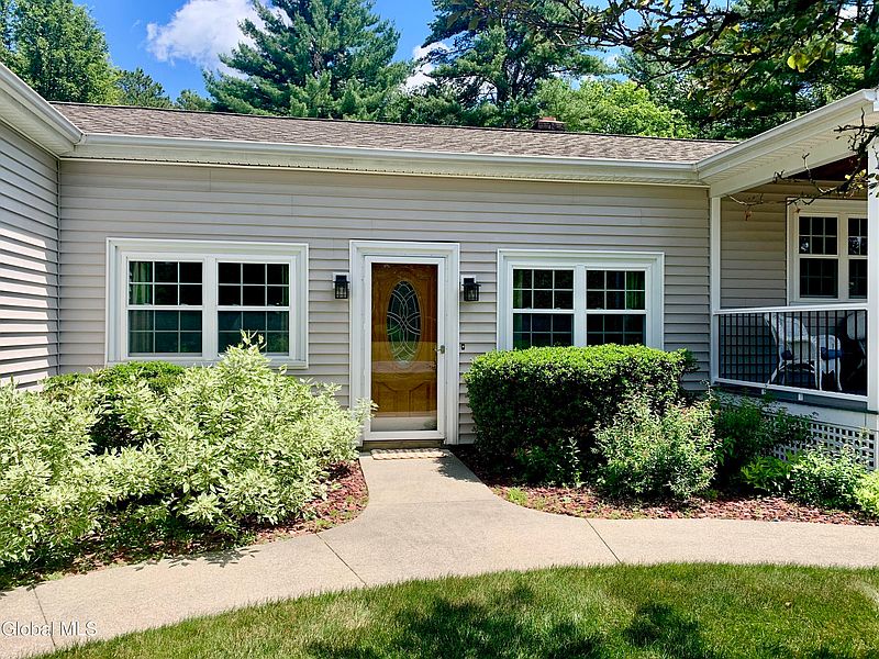 3rd image of 15 Algonquin Drive