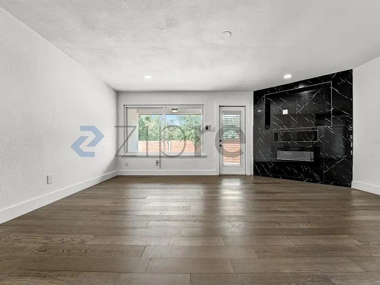 3600 Alexandria Dr — Photo 14