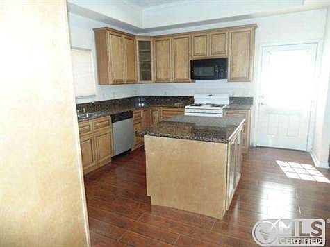 5th image of 7104 Alcove Ave