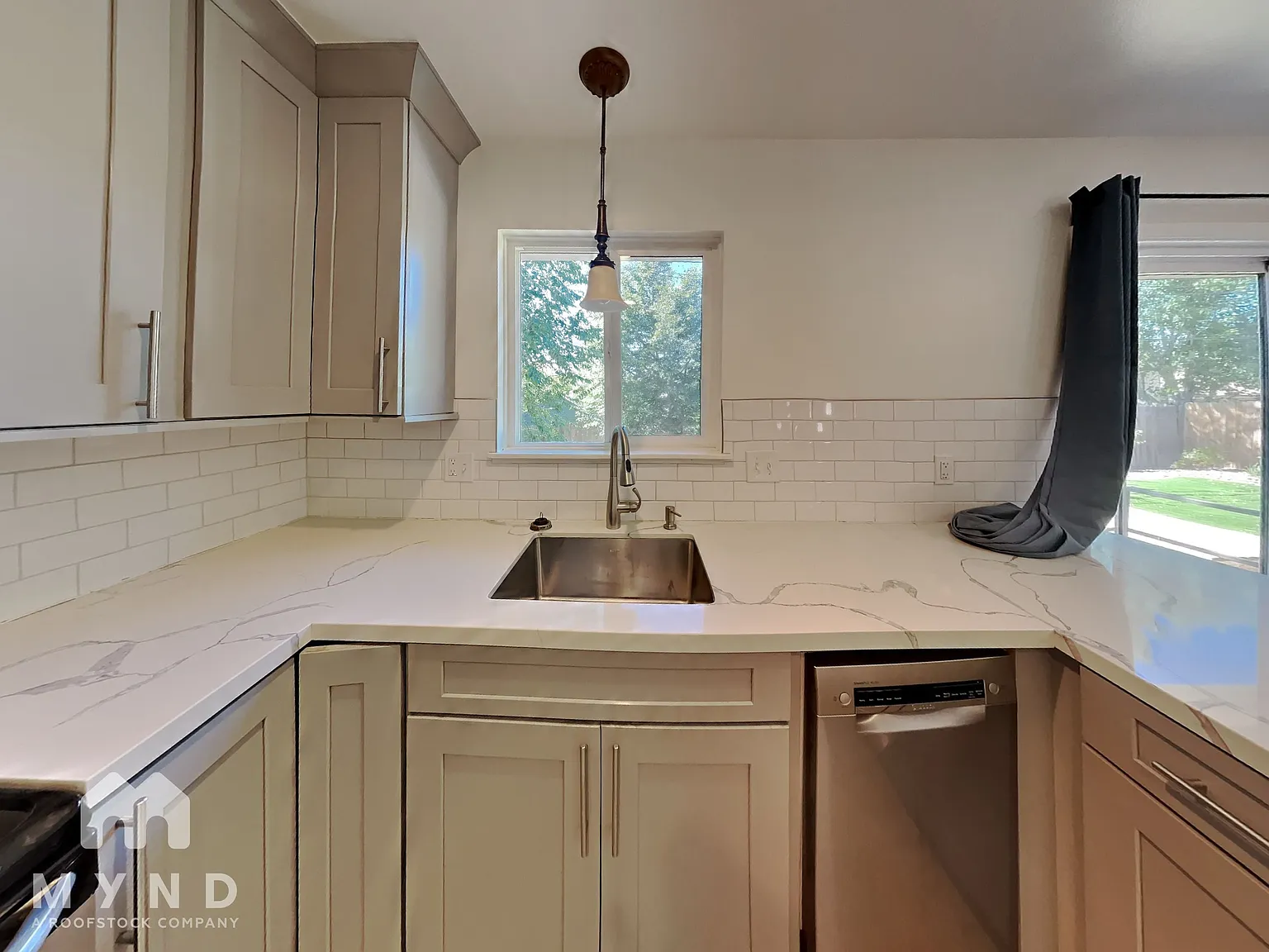 4 bed, 2.0 bath, 1296 sqft, $2,469 — Photo 3