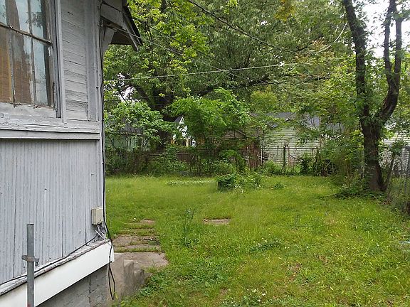 4th image of 2674 Browning Ave