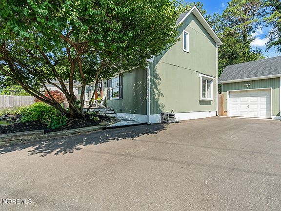 3rd image of 1309 Seaman Avenue