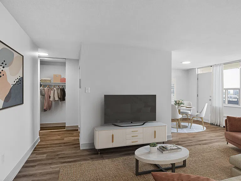 77 Davisville Ave — Photo 7