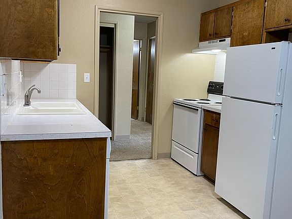 4th image of 601 6th St E #4