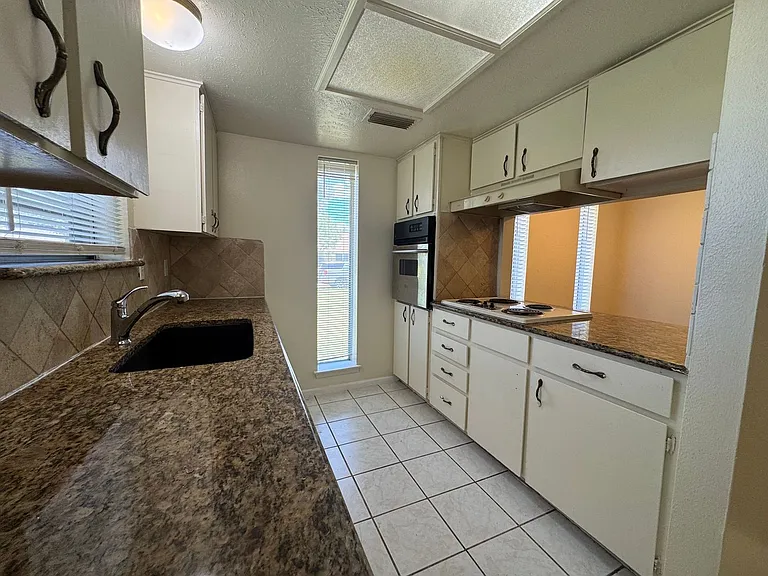 1302 Berkeley Dr — Photo 39