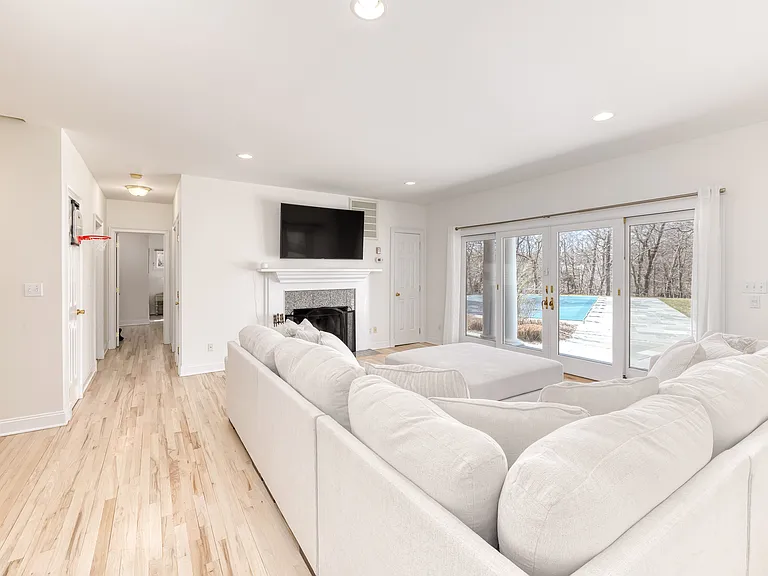 6 Little Ct — Photo 24