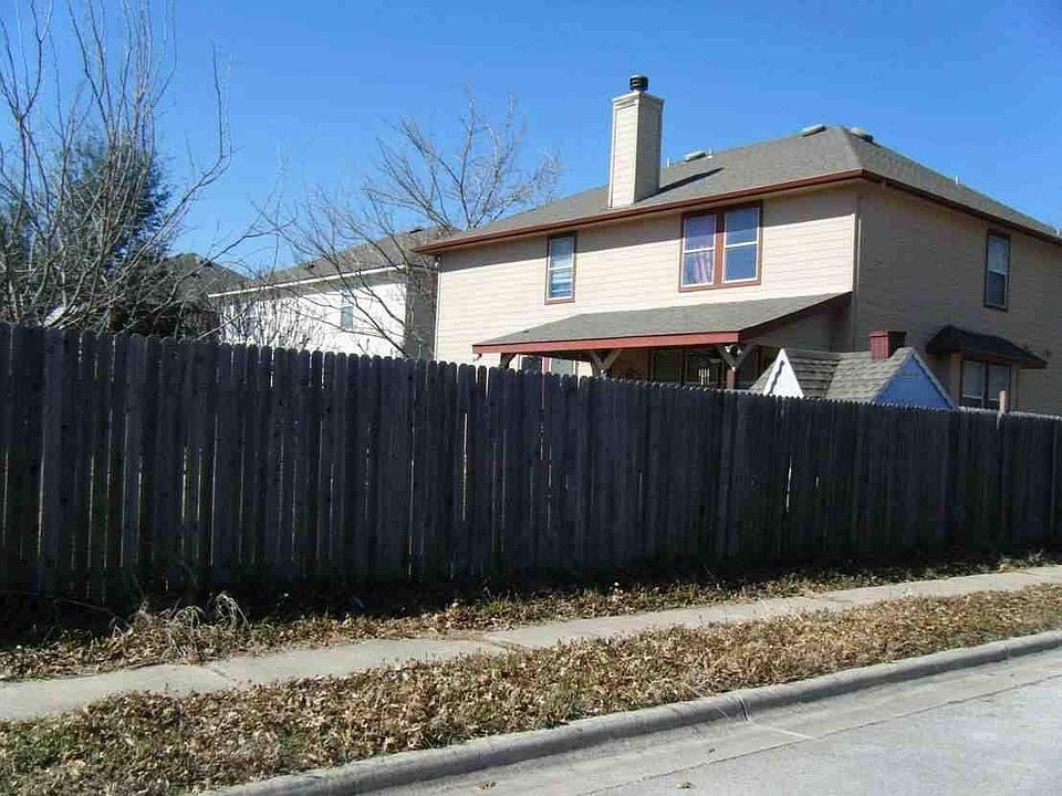 2nd image of 105 Hyltin St