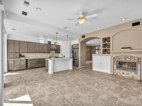 3rd image of 9390 Oakley Ct