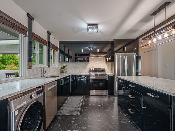 5th image of 1121 Prairie Ave