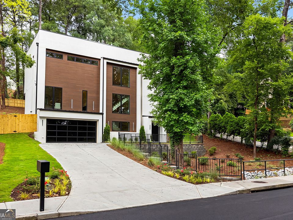 1st image of 2822 Shady Valley Dr NE