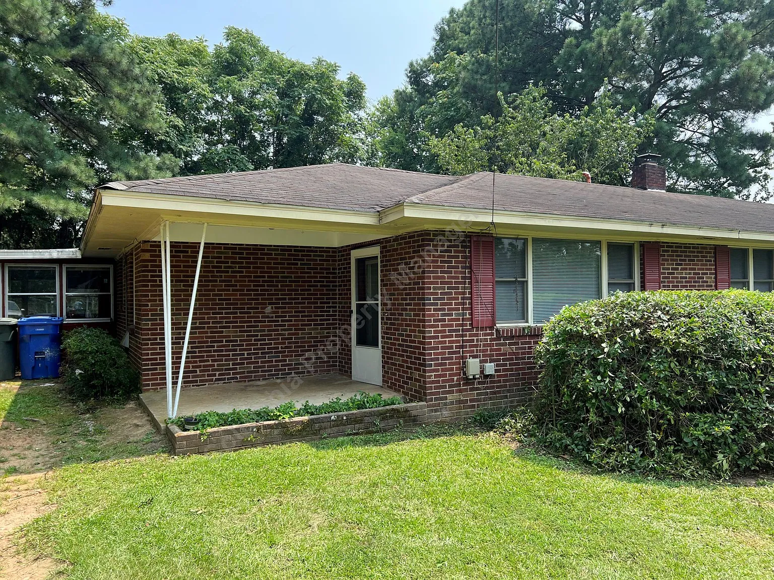 3 bed, 1400 sqft, $1,350 — Photo 2