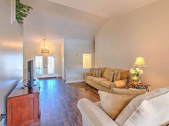 4th image of 1407 Holleman Dr