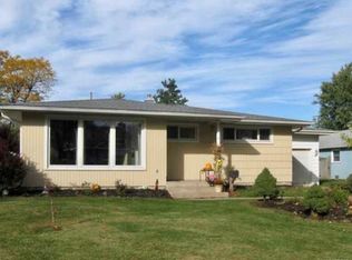 131 Cranburne Ln, Williamsville, NY 14221