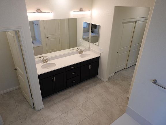 5th image of 864 Bluffwood Pl
