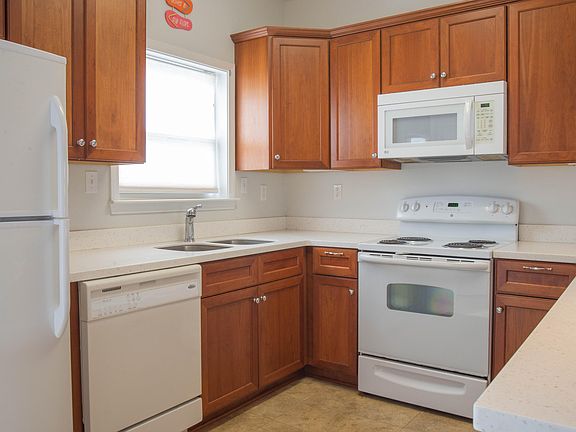 5th image of 548 W Beach Blvd APT 142