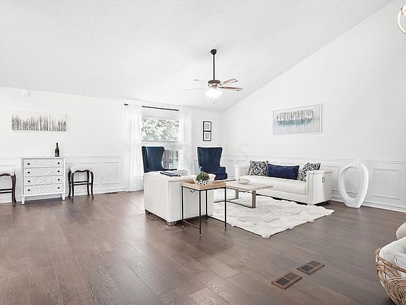 3rd image of 5932 Luccis Ct