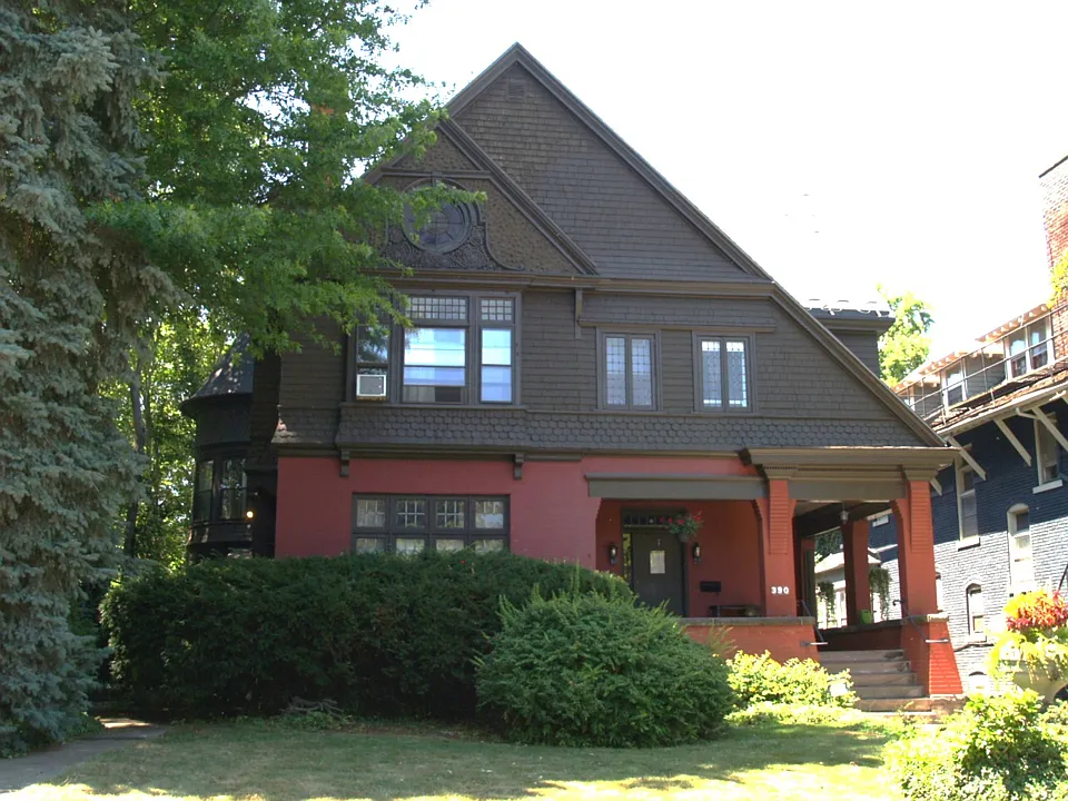 390 Linwood Ave #4