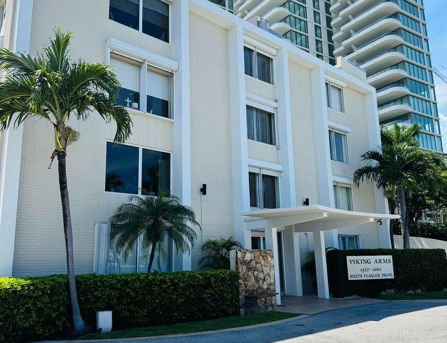 2 bed, 2.0 bath, 920 sqft, $2,400 — Photo 3
