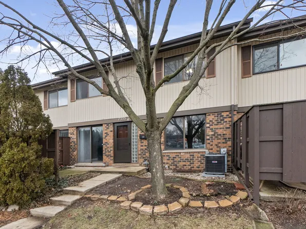 7333 Winthrop Way Unit 4, Downers Grove, IL 60516