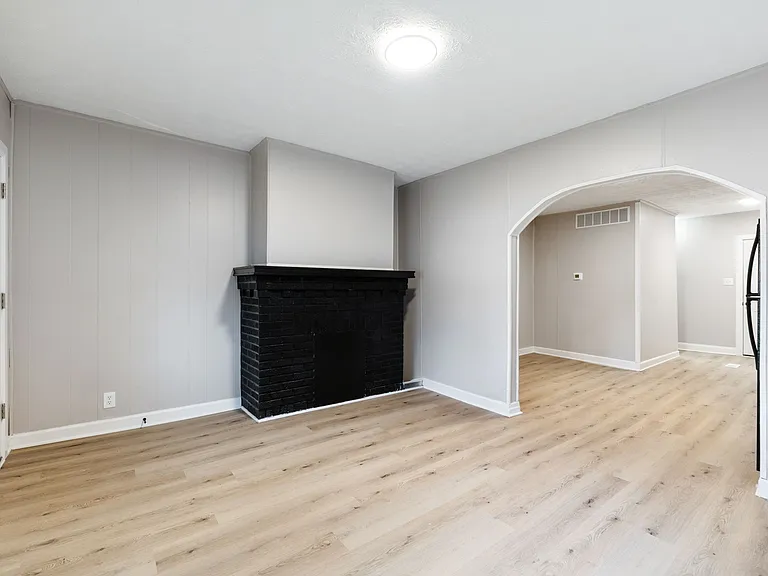 2045 Briarwood Ave — Photo 4