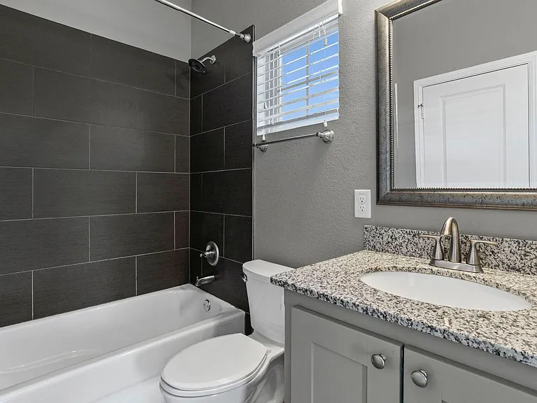2800 Gordon Ave — Photo 12