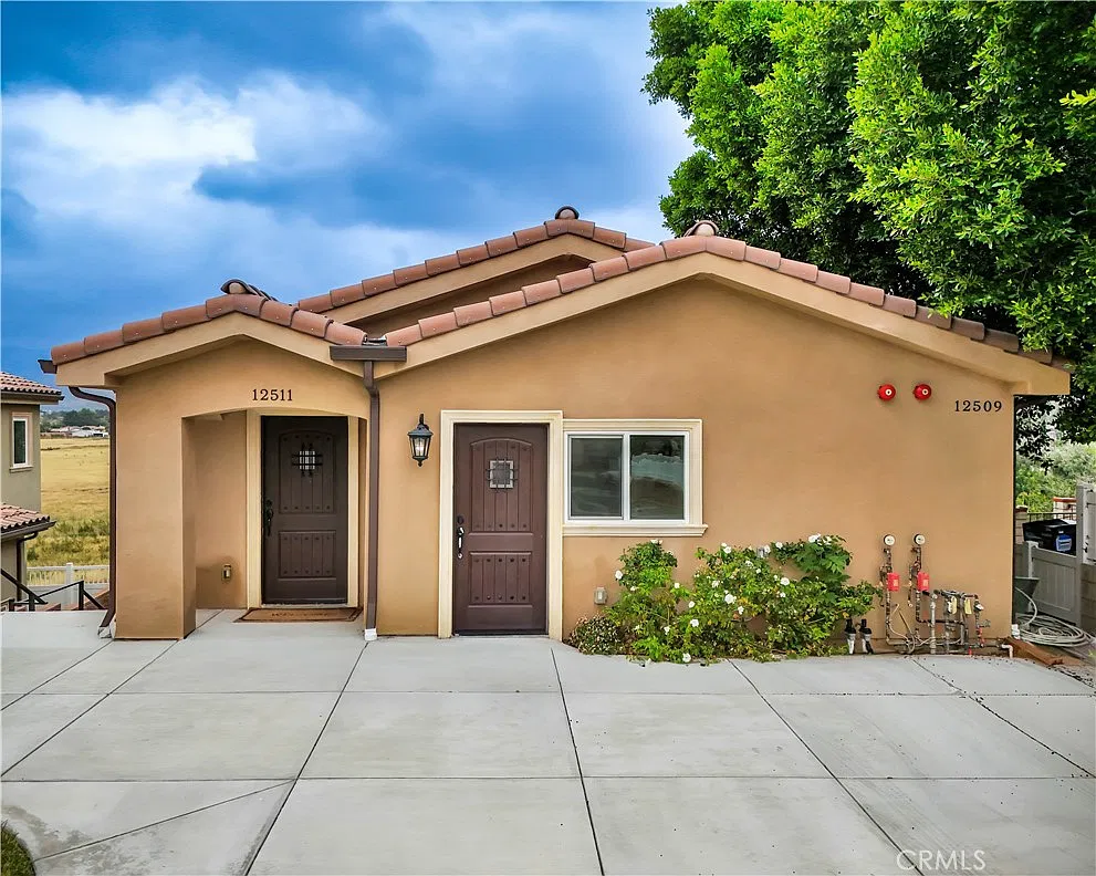 5 bed, 2508 sqft, $6,100 — Photo 1