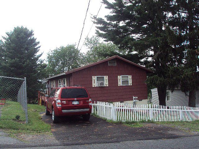 2nd image of 417 Larew Ave