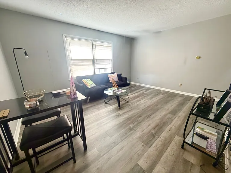 405 N State St — Photo 9