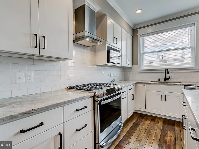 715 S Conkling St — Photo 10