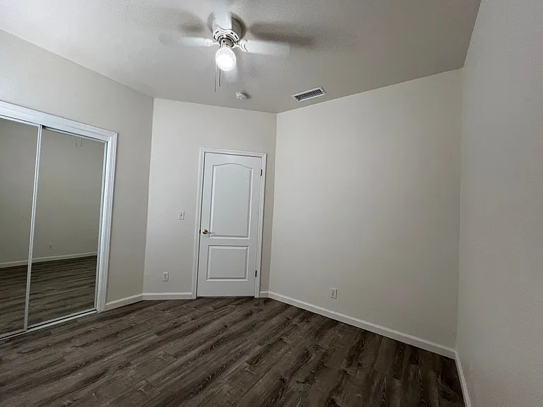 5835 W Athens Ave — Photo 14