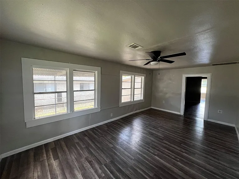 3785 Goliad St — Photo 4