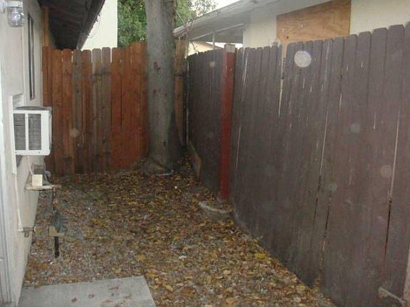 5th image of 210 N Valley View Dr