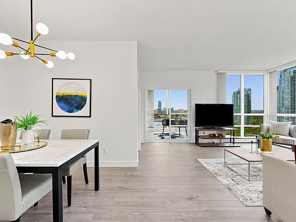 4th image of 139 Drake St #18C