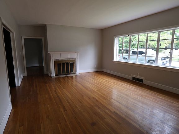 5th image of 7 Eastridge Ct SW