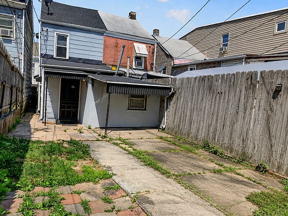 5th image of 603 Maple St